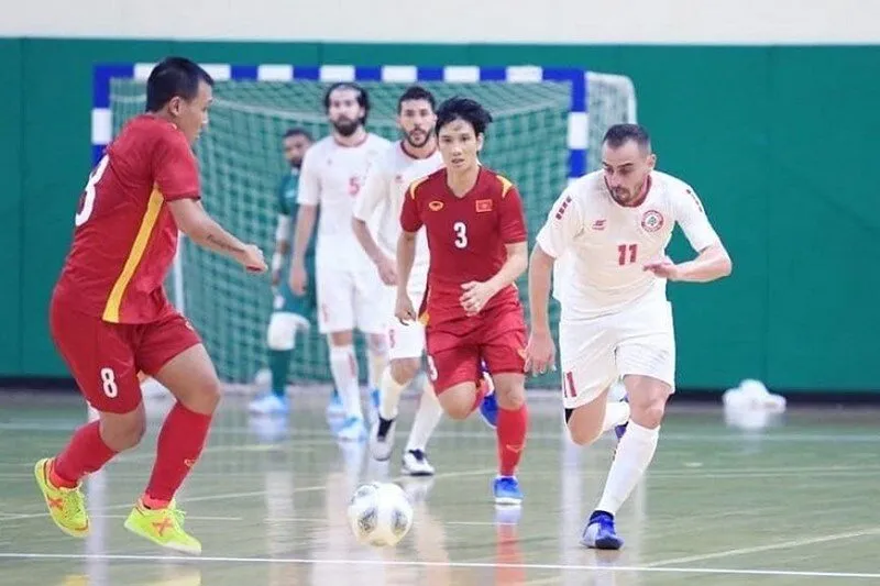 Điểm khác nhau giữa bóng đá ngoài trời và Futsal