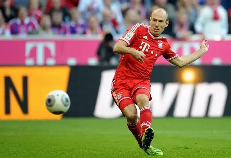 Cầu thủ Arjen Robben đi lên bằng chính kỹ thuật vốn có