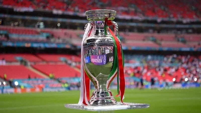 Cup Euro làm bằng gì