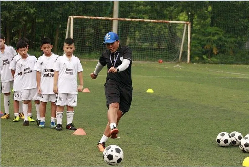 Học bóng đá