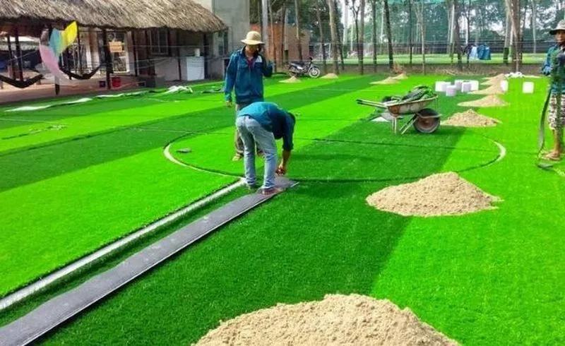 Sân bóng đá mini có nhiều kích thước khác nhau, ảnh hưởng đến chi phí xây dựng
